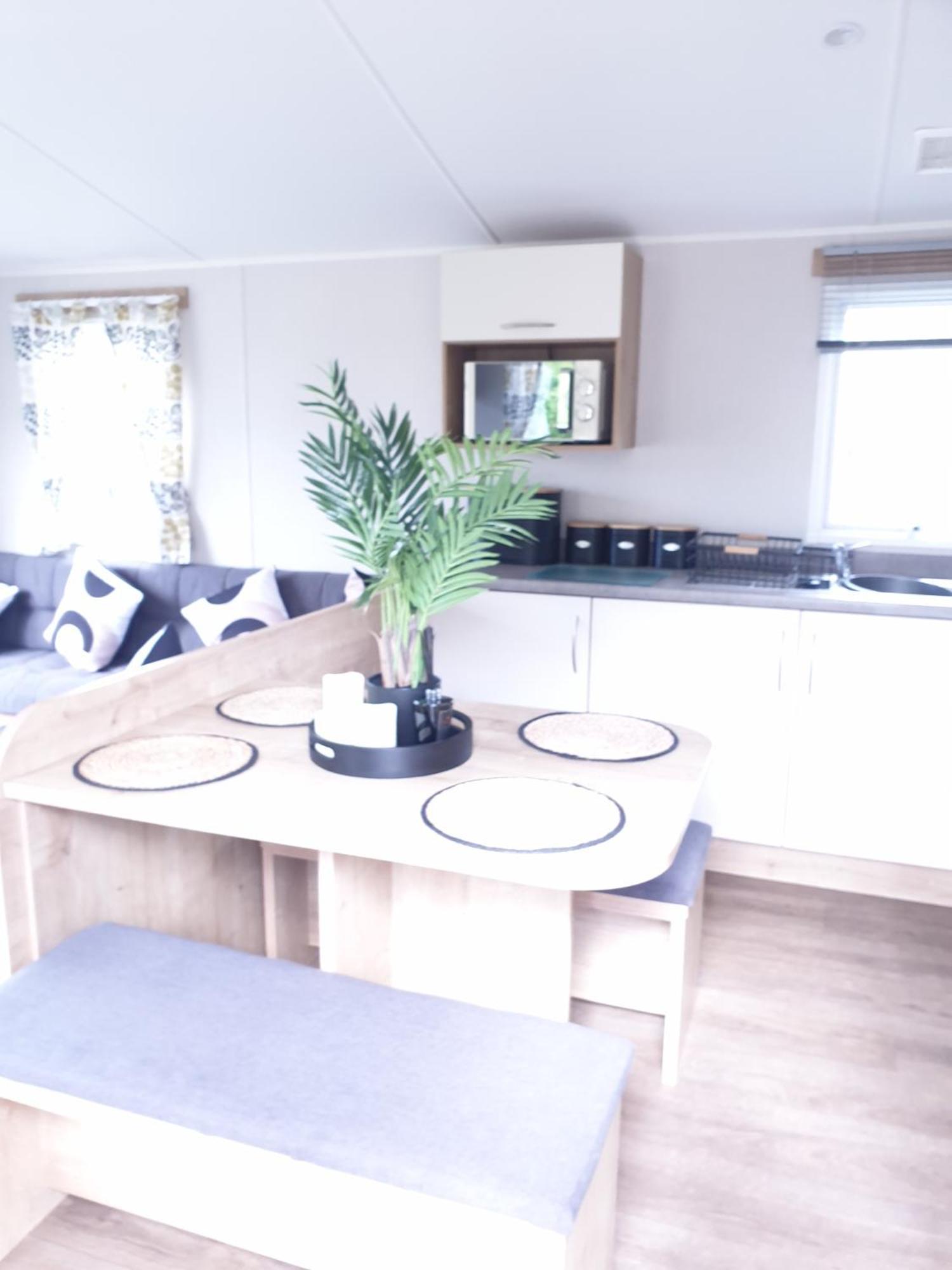 16 Anglers Acre Luxury Hot Tub Break Tattershall Lakes Экстерьер фото