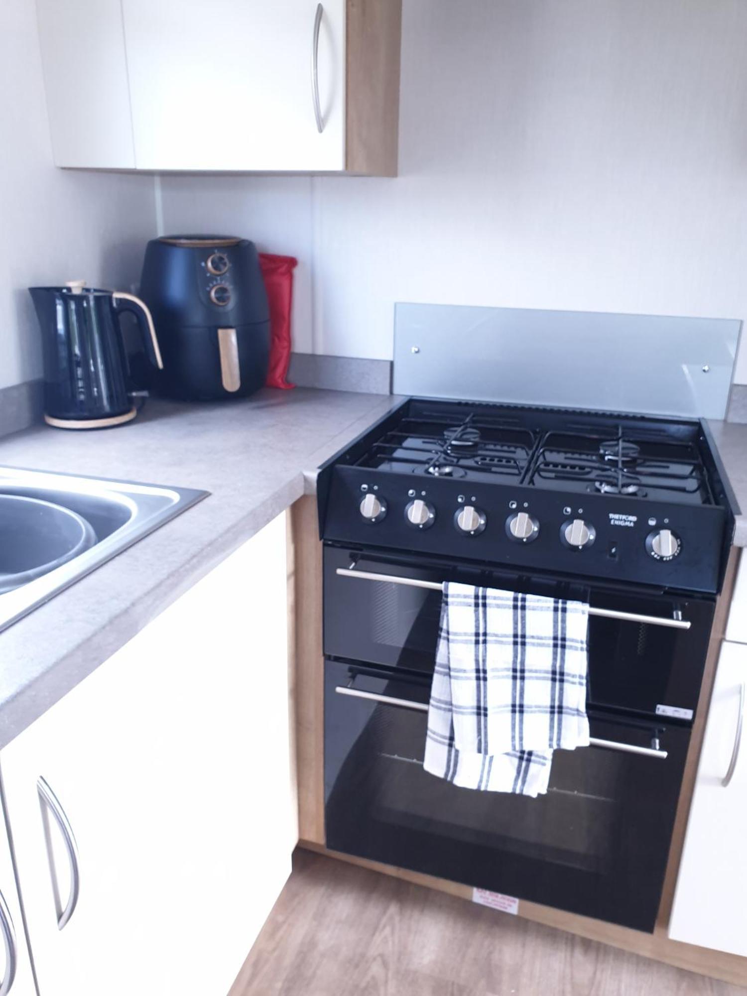 16 Anglers Acre Luxury Hot Tub Break Tattershall Lakes Экстерьер фото